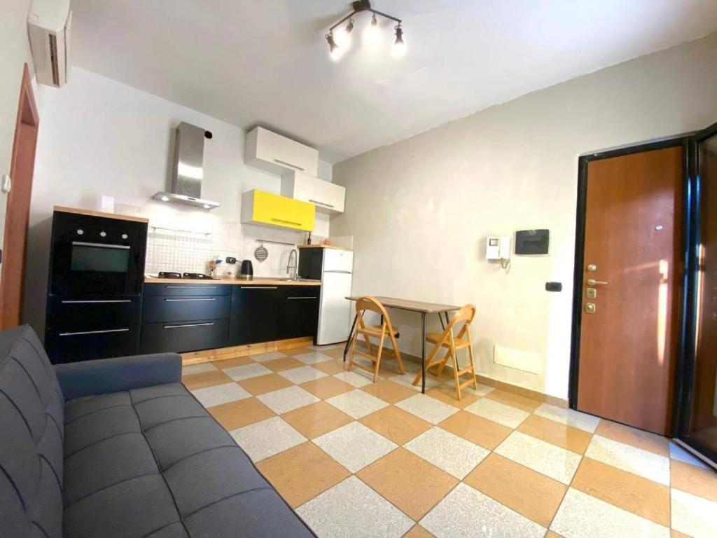 Conte Rosso House, Con Doppia Terrazza In Coorte Tranquilla A Due Passi Da Stazione E Metropolitana Lambrate Apartment Milan Exterior photo