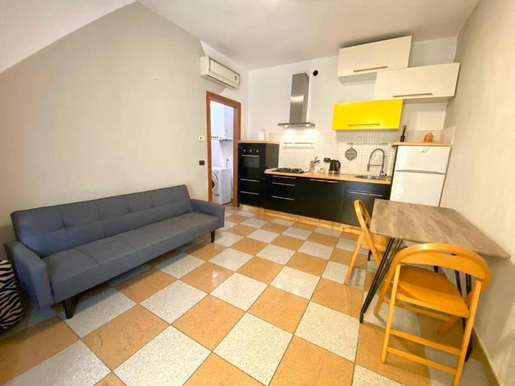 Conte Rosso House, Con Doppia Terrazza In Coorte Tranquilla A Due Passi Da Stazione E Metropolitana Lambrate Apartment Milan Exterior photo